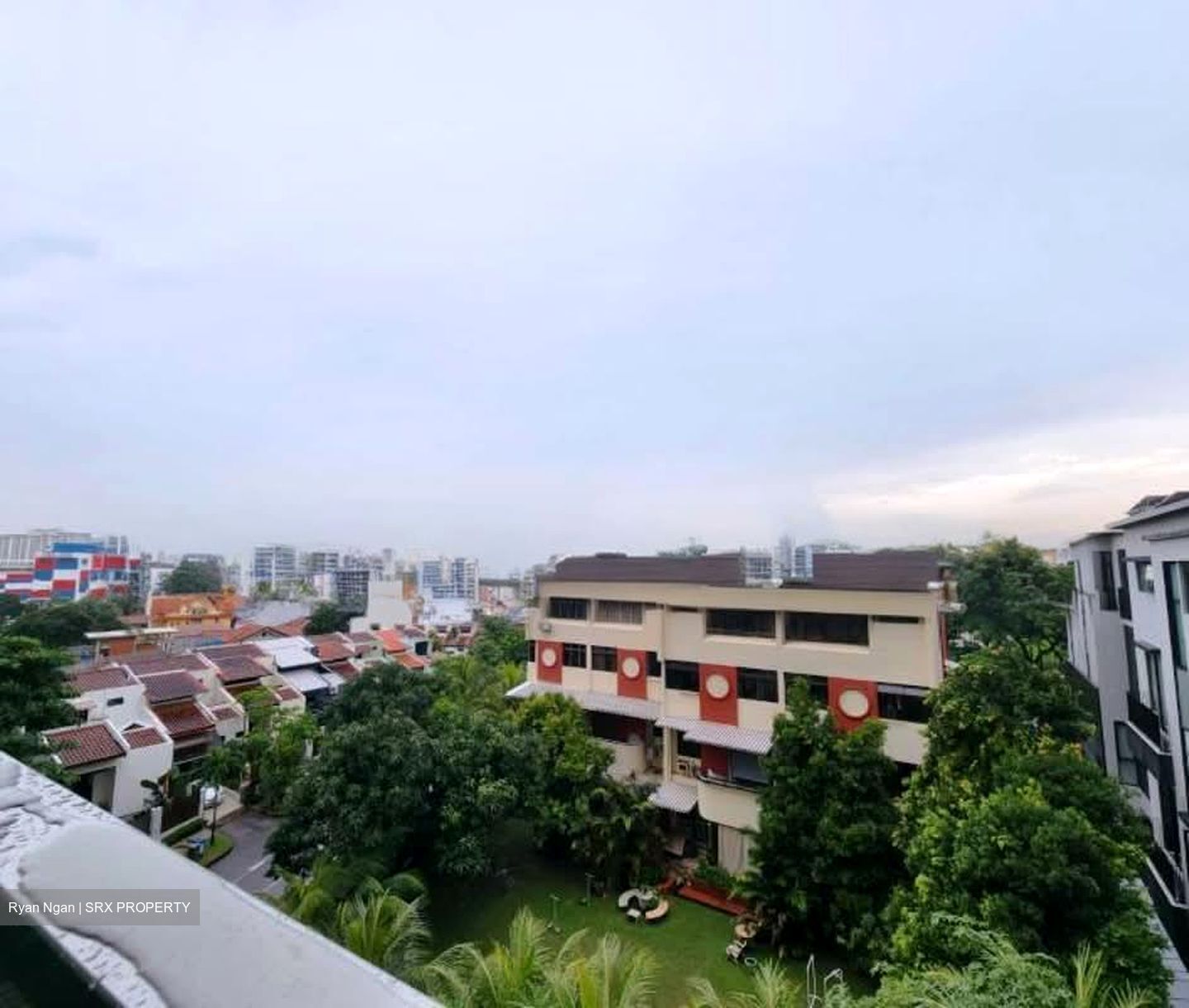 Vacanza @ East (D14), Condominium #534640571